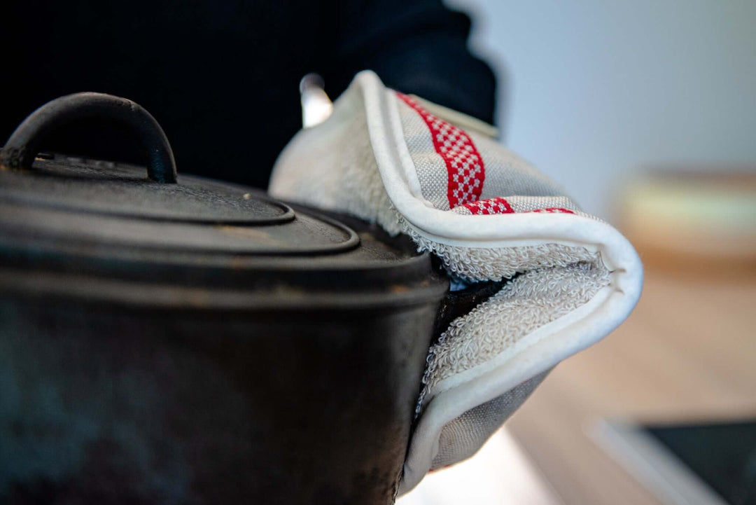 oven glove and side of a cooking pot close up