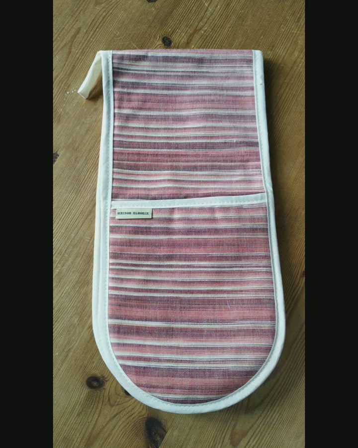 Double oven glove red and beige striped from Maison Elhoria close up video 